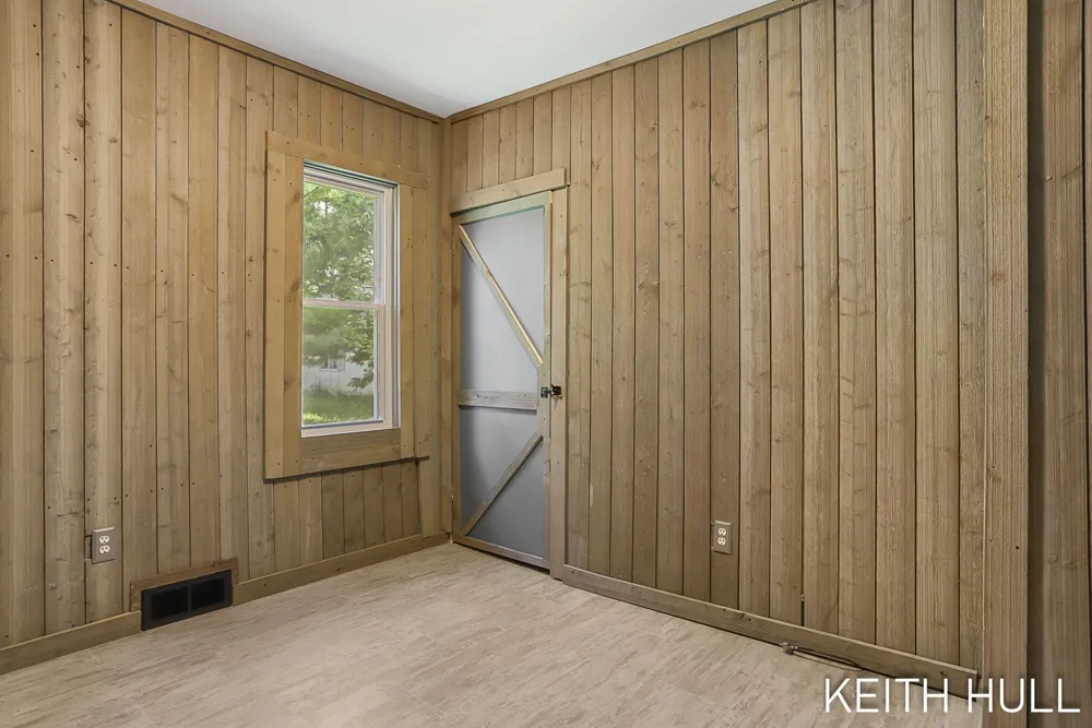 1328 Maplerow Avenue NW Walker City, MI 49534
