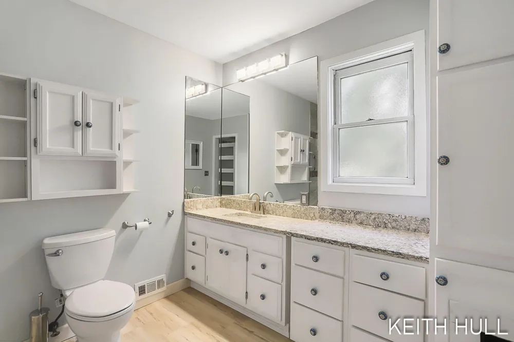 1328 Maplerow Avenue NW Walker City, MI 49534