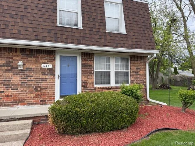 6351 Beechfield Drive Lansing City, MI 48911