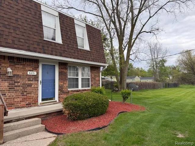 6351 Beechfield Drive Lansing City, MI 48911