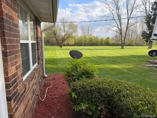 6351 Beechfield Drive Lansing City, MI 48911