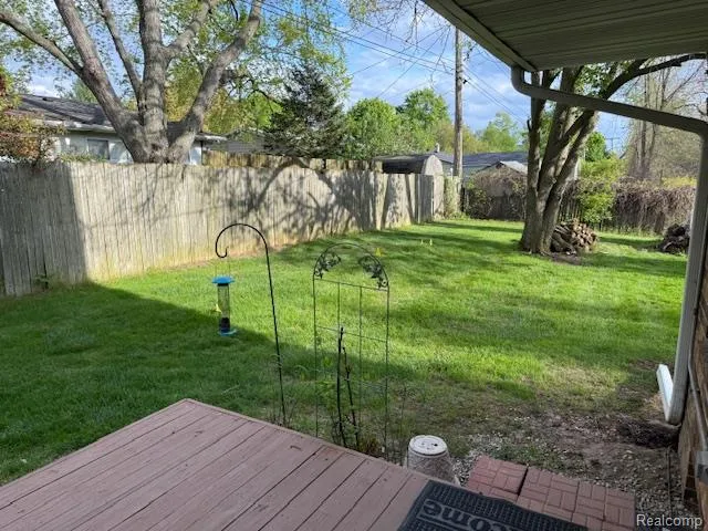 6351 Beechfield Drive Lansing City, MI 48911
