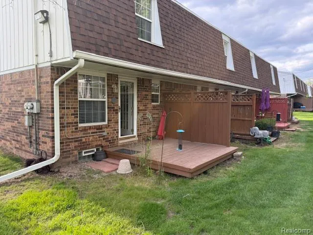 6351 Beechfield Drive Lansing City, MI 48911