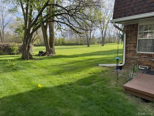 6351 Beechfield Drive Lansing City, MI 48911