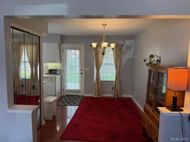 6351 Beechfield Drive Lansing City, MI 48911