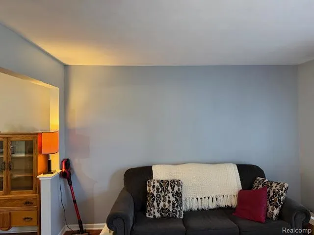 6351 Beechfield Drive Lansing City, MI 48911
