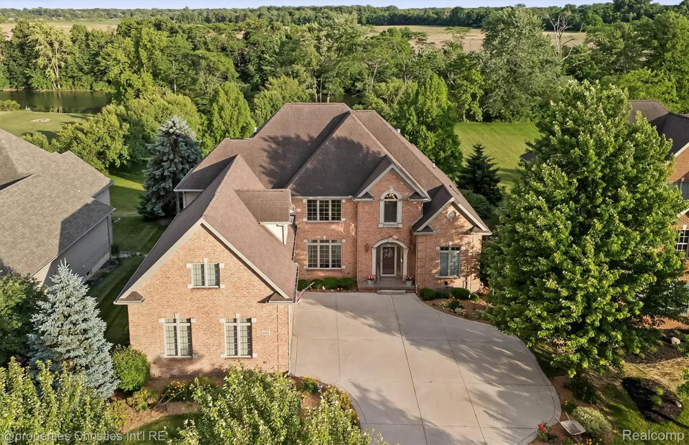 595 Ridge Point Drive Dundee Village, MI 48131