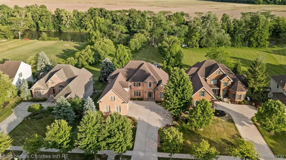 595 Ridge Point Drive Dundee Village, MI 48131