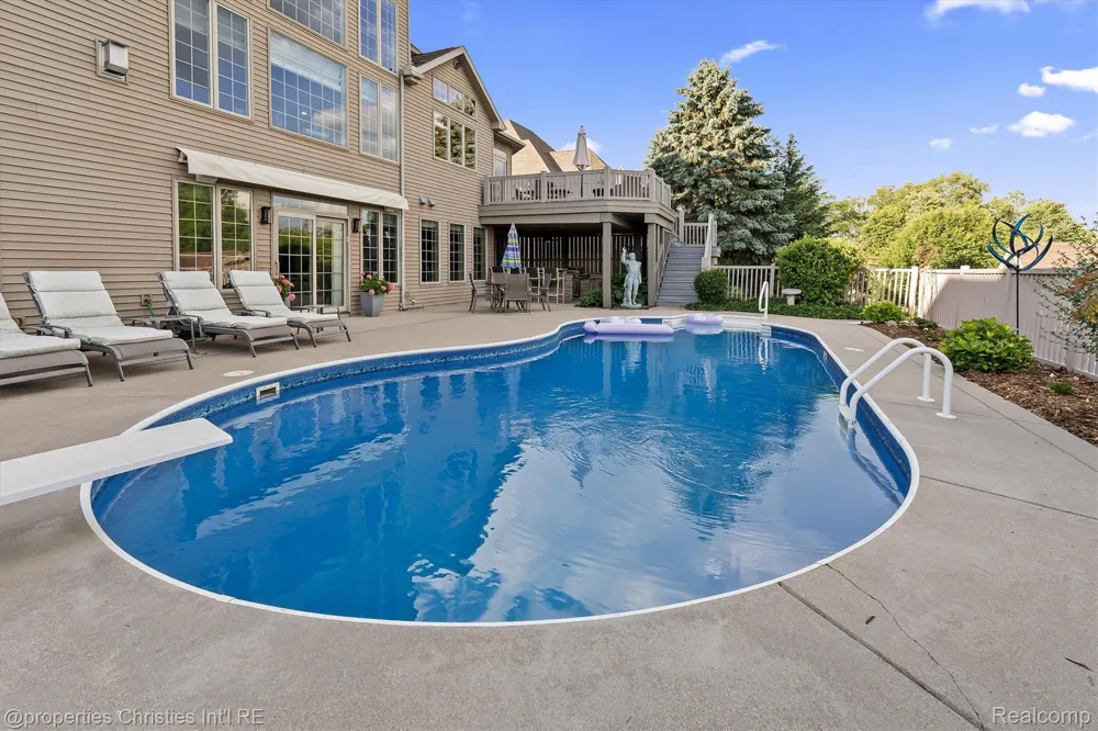 595 Ridge Point Drive Dundee Village, MI 48131