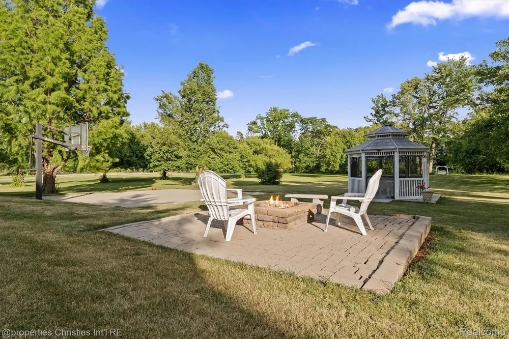 595 Ridge Point Drive Dundee Village, MI 48131