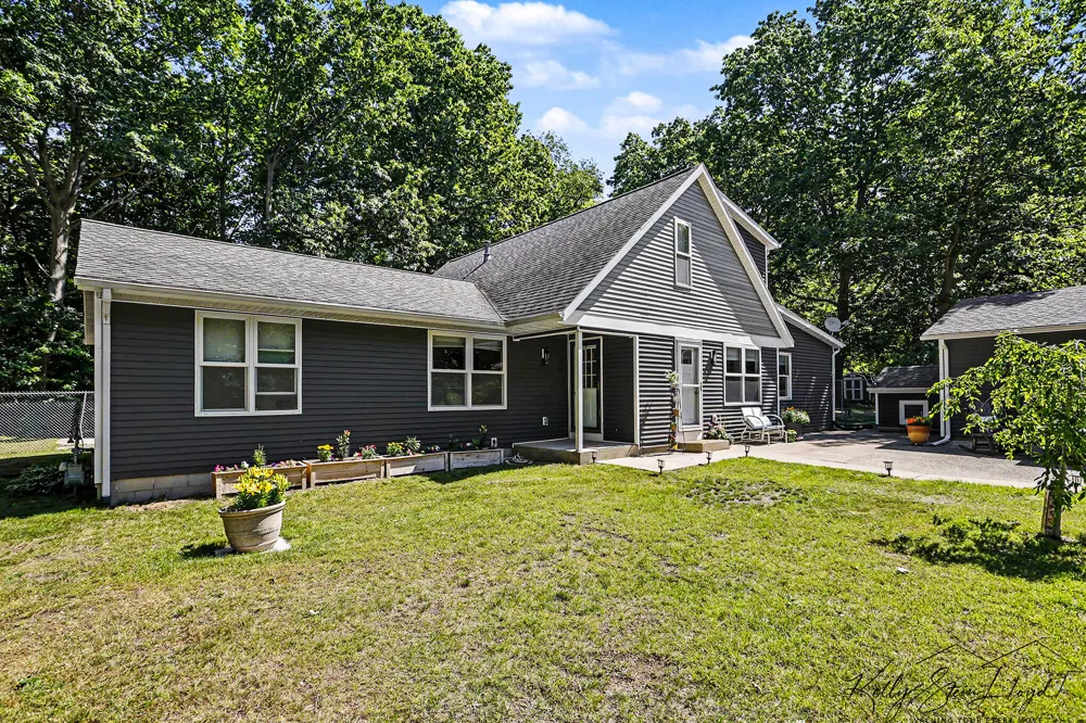 17566 Blue Star Memorial Highway South Haven Charter Township, MI 49090
