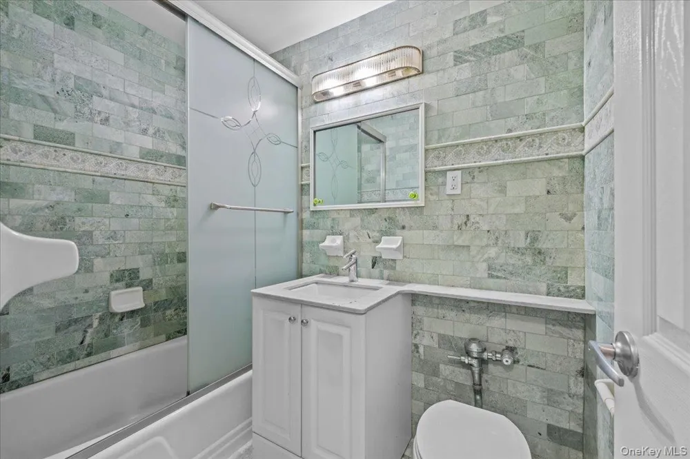 8935 155th Ave #3M Howard Beach, NY 11414