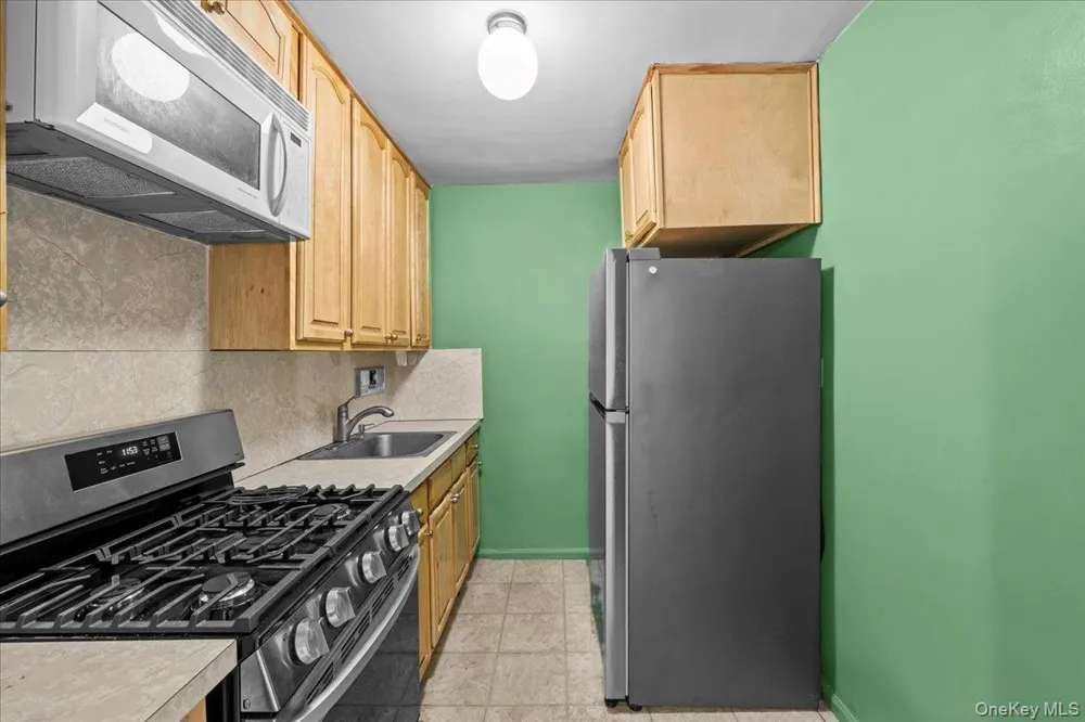 8935 155th Ave #3M Howard Beach, NY 11414