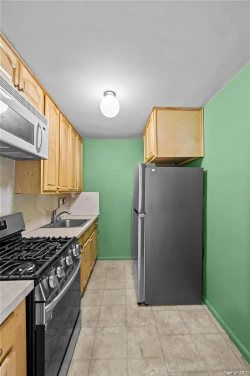 8935 155th Ave #3M Howard Beach, NY 11414