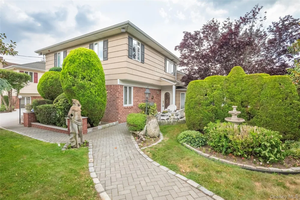 52-04 Redfield Street Douglaston, NY 11362