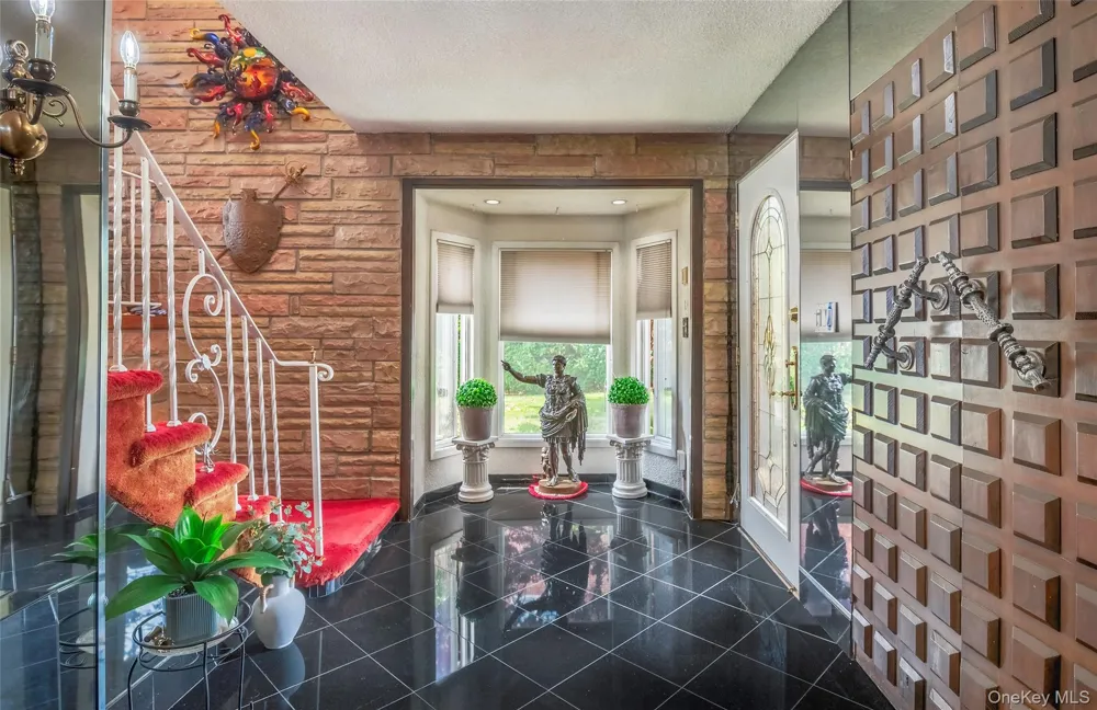 52-04 Redfield Street Douglaston, NY 11362