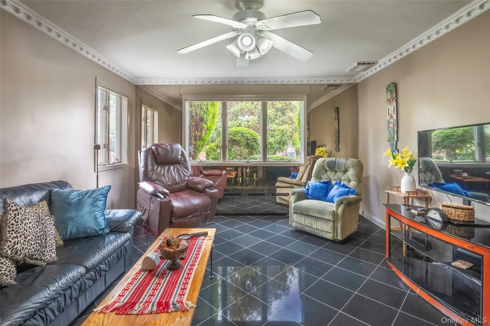 52-04 Redfield Street Douglaston, NY 11362