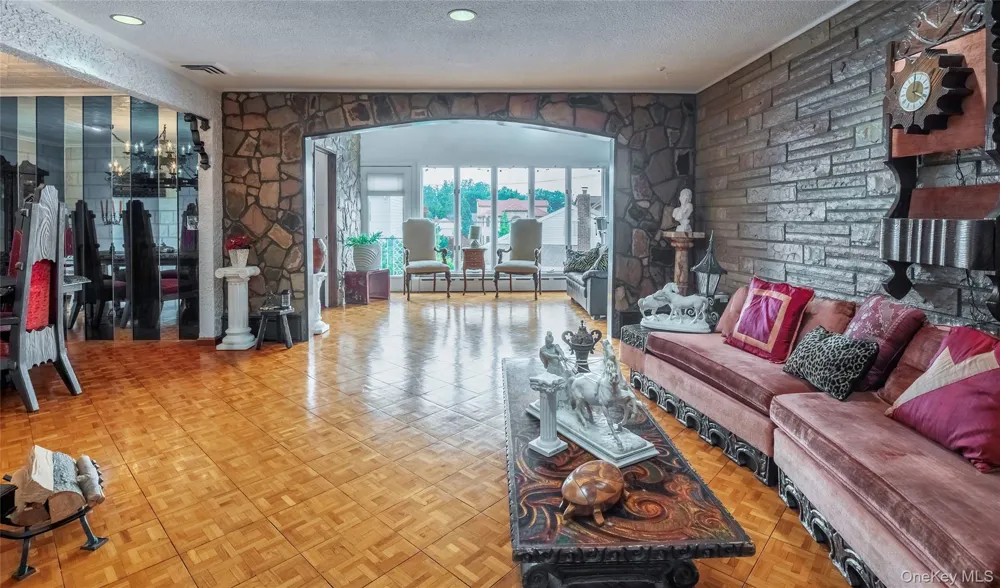52-04 Redfield Street Douglaston, NY 11362