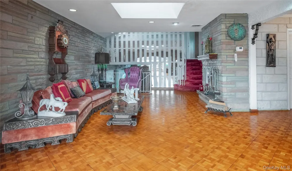 52-04 Redfield Street Douglaston, NY 11362