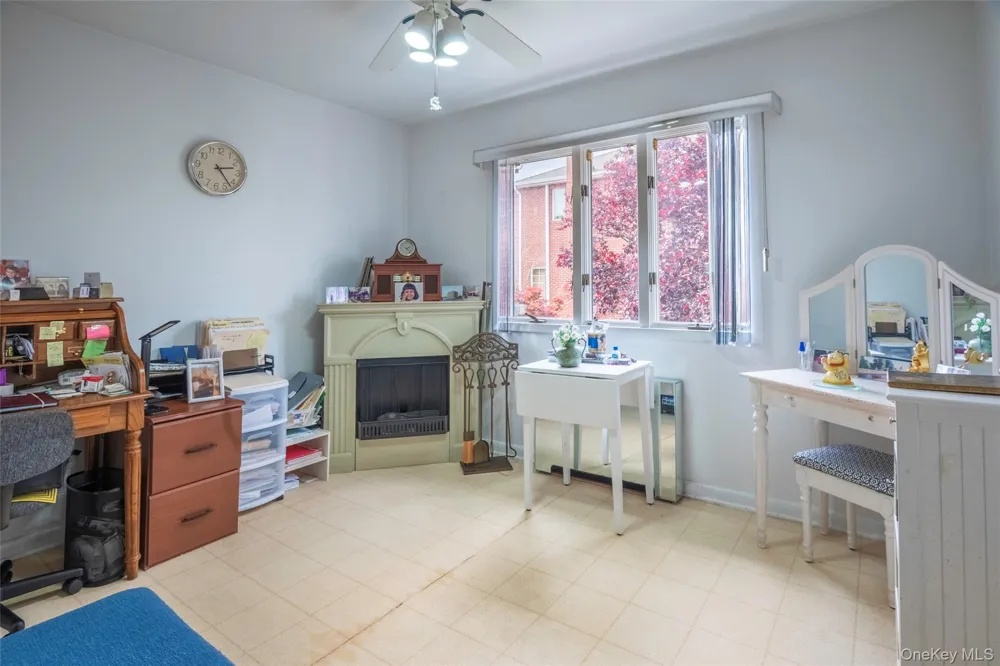 52-04 Redfield Street Douglaston, NY 11362