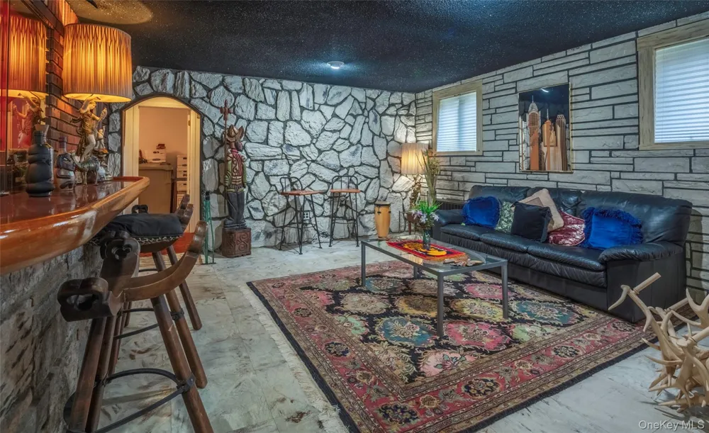 52-04 Redfield Street Douglaston, NY 11362