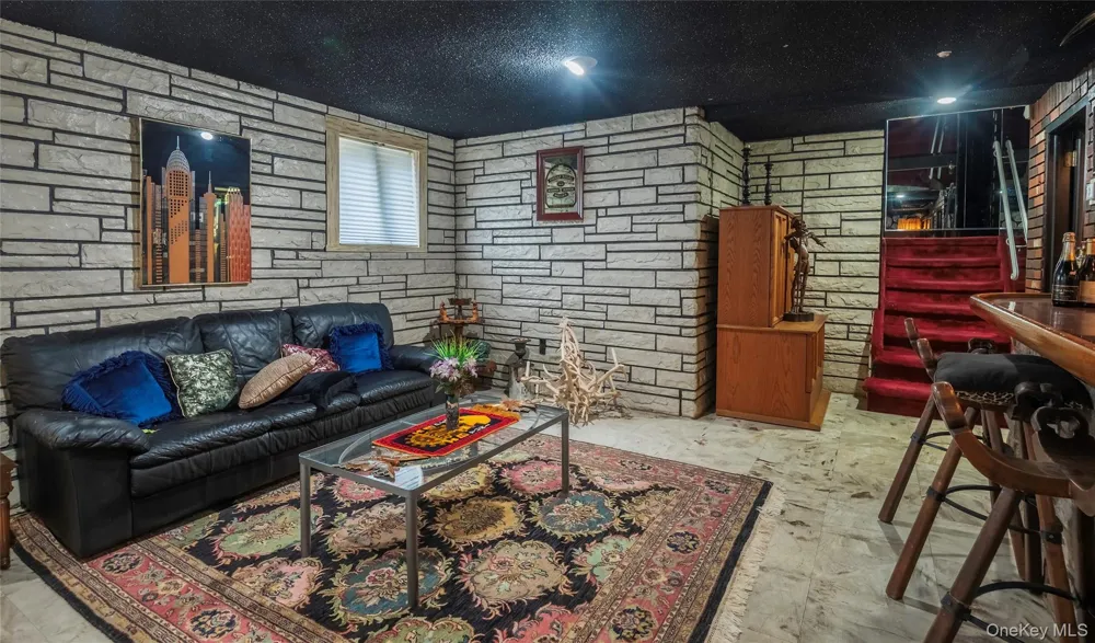 52-04 Redfield Street Douglaston, NY 11362