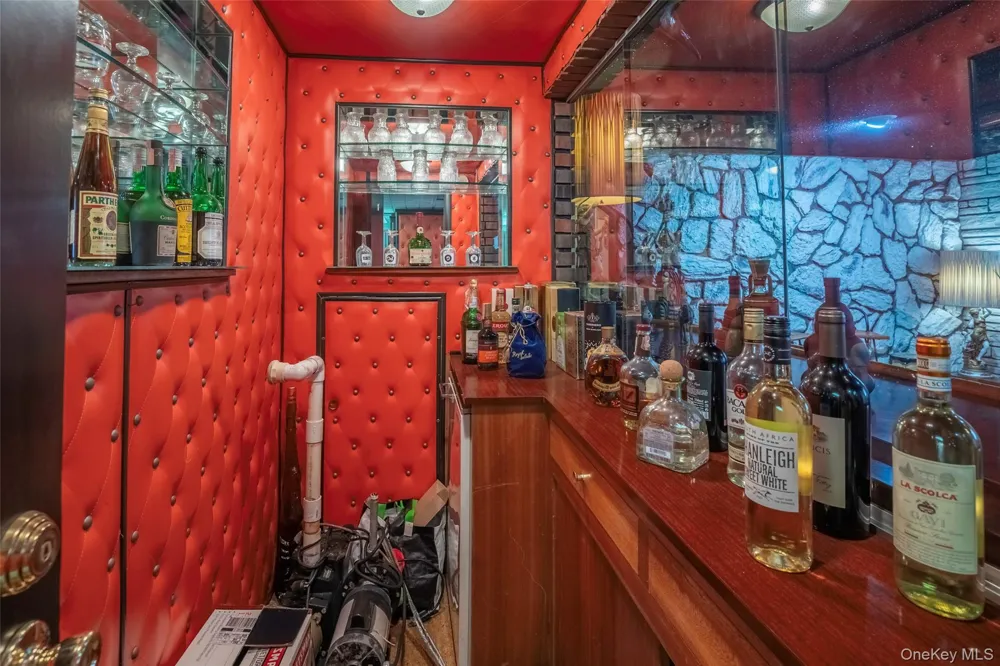 52-04 Redfield Street Douglaston, NY 11362
