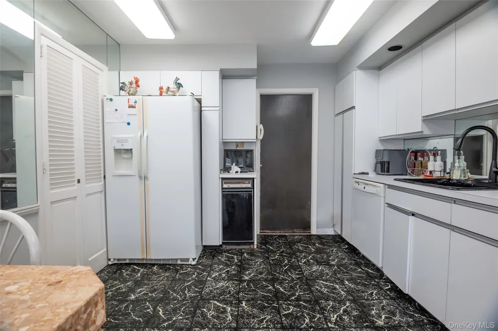 52-04 Redfield Street Douglaston, NY 11362
