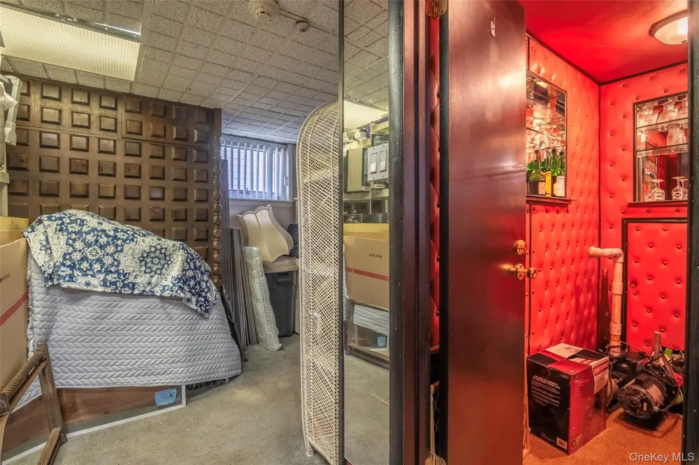 52-04 Redfield Street Douglaston, NY 11362