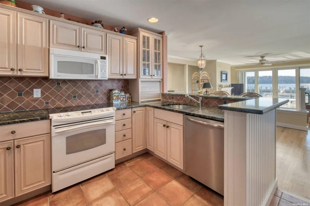8 Oyster Point Greenport, NY 11944