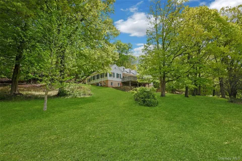 982 Bradley Parkway