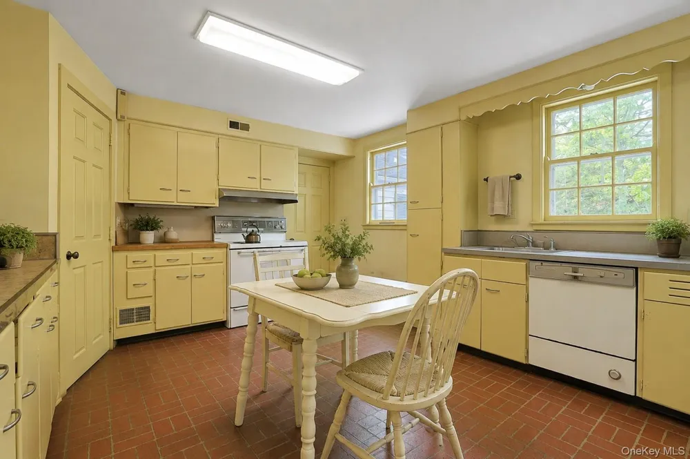 982 Bradley Parkway Blauvelt, NY 10913