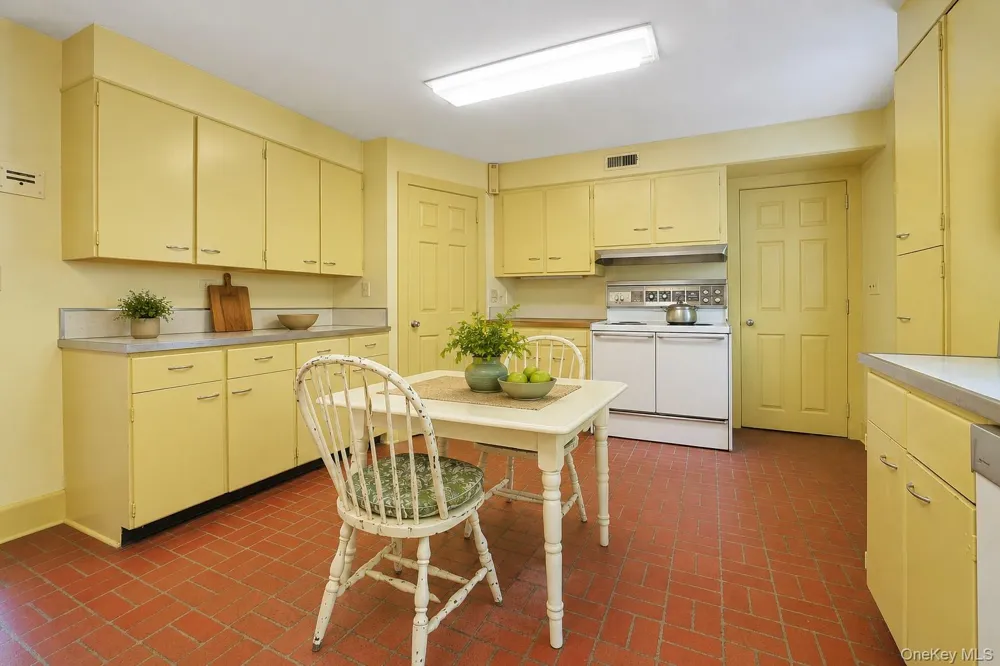982 Bradley Parkway Blauvelt, NY 10913