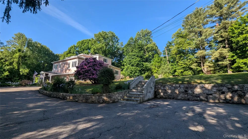 11 Dyckman Drive Mohegan Lake, NY 10547