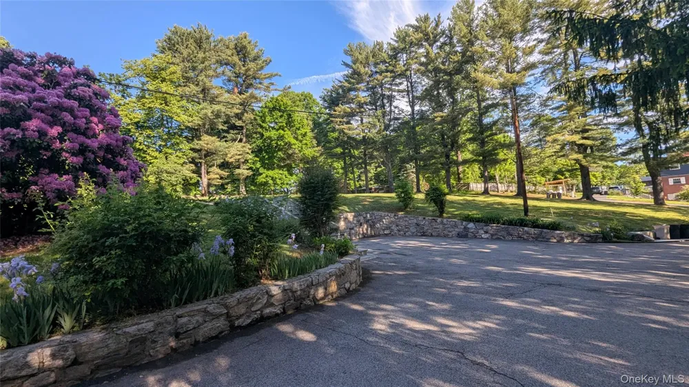 11 Dyckman Drive Mohegan Lake, NY 10547