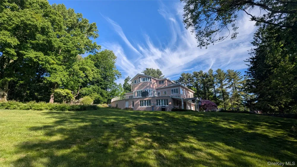11 Dyckman Drive Mohegan Lake, NY 10547