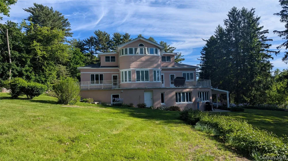 11 Dyckman Drive Mohegan Lake, NY 10547