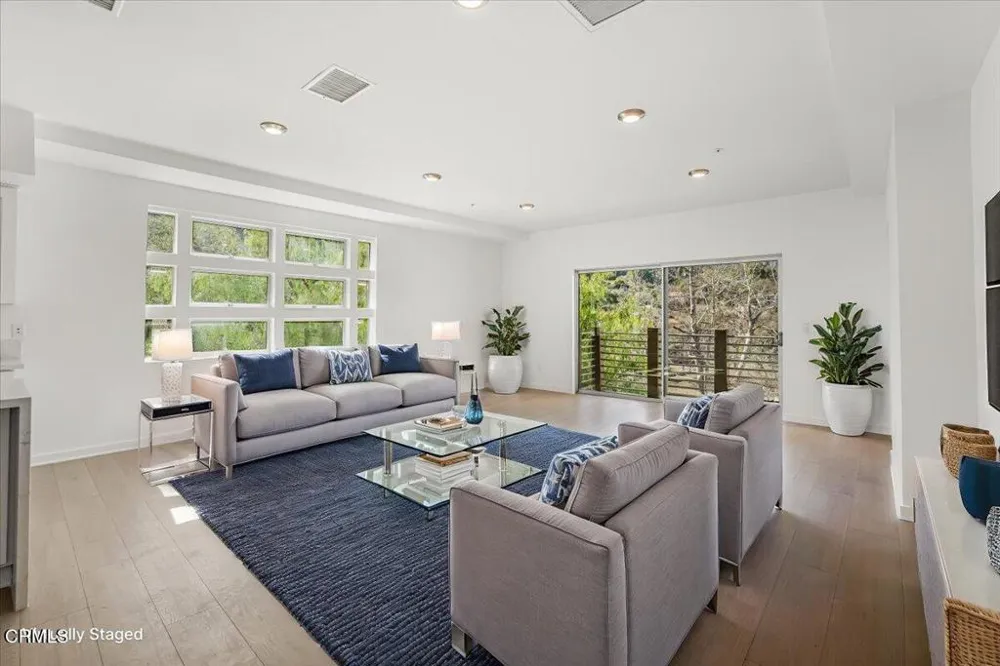 1944 Seminole Drive Agoura Hills, CA 91301