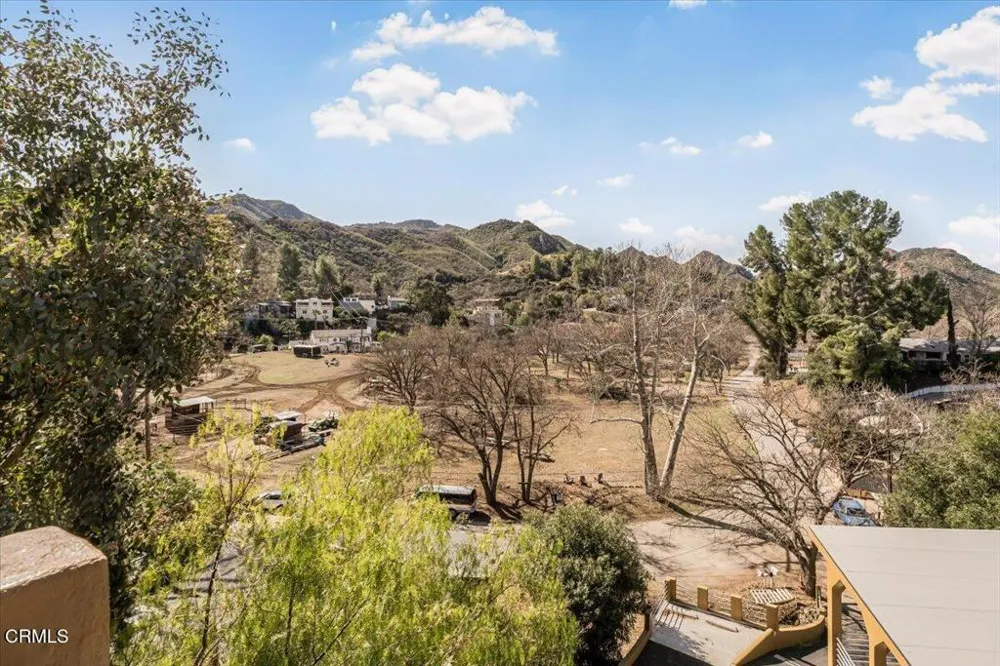 1944 Seminole Drive Agoura Hills, CA 91301