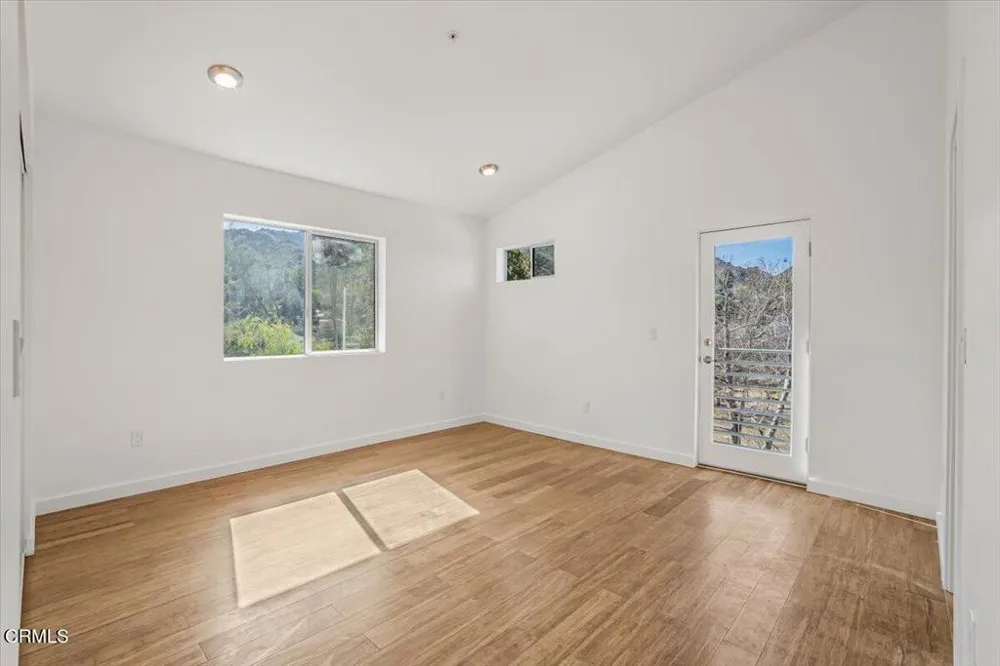 1944 Seminole Drive Agoura Hills, CA 91301