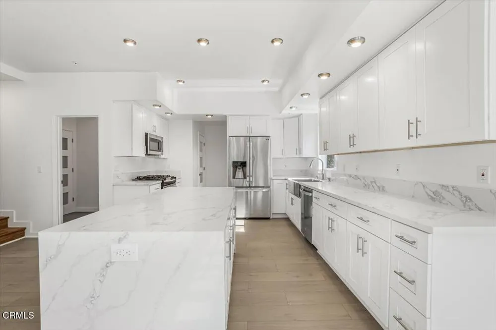 1944 Seminole Drive Agoura Hills, CA 91301