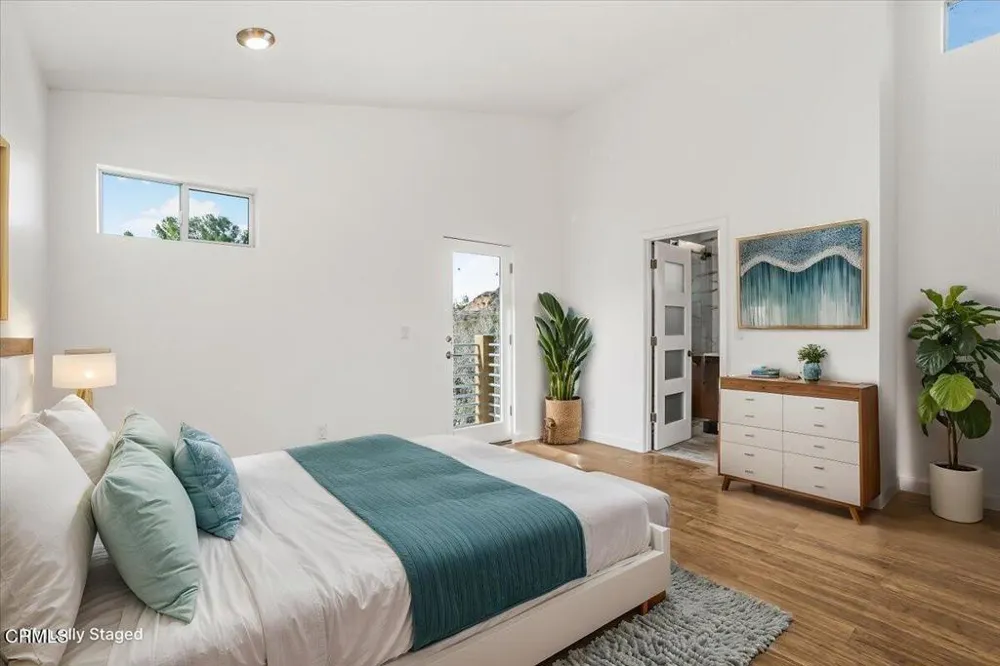 1944 Seminole Drive Agoura Hills, CA 91301