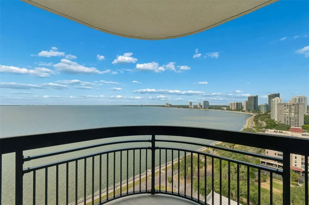 2413 BAYSHORE BOULEVARD #1904 Tampa, FL 33629