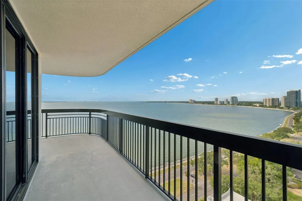 2413 BAYSHORE BOULEVARD #1904 Tampa, FL 33629