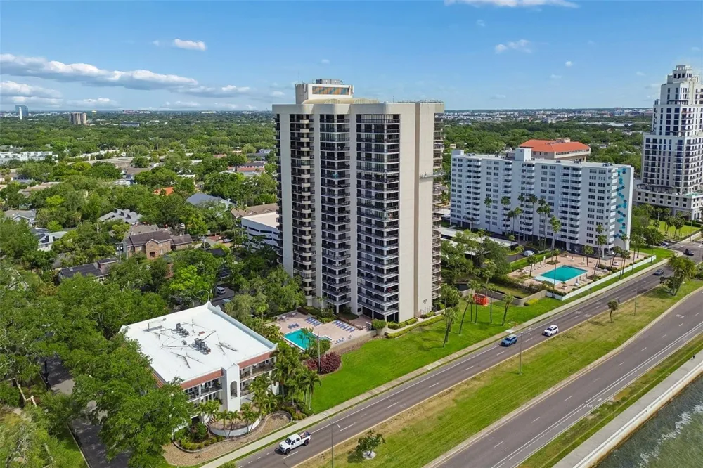 2413 BAYSHORE BOULEVARD #1904 Tampa, FL 33629
