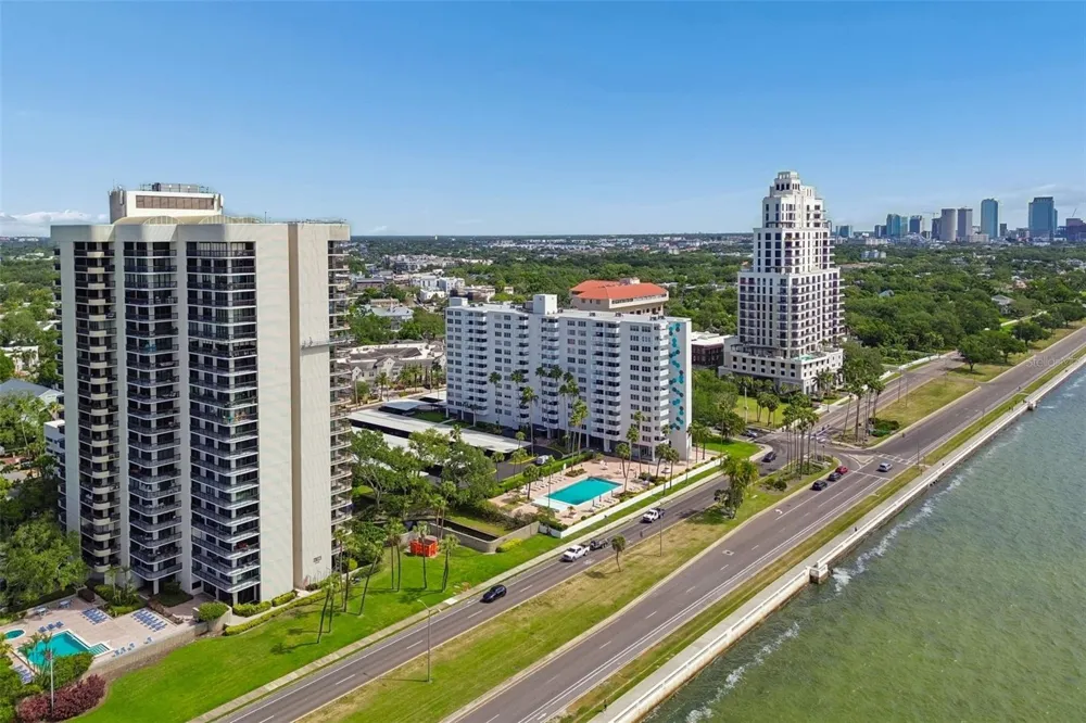 2413 BAYSHORE BOULEVARD #1904 Tampa, FL 33629