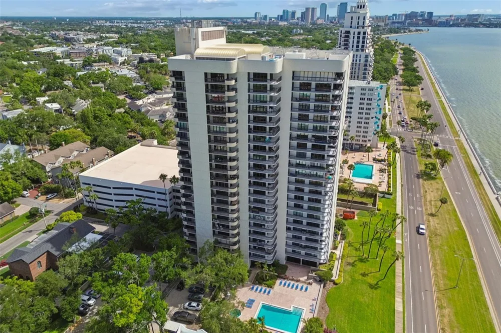 2413 BAYSHORE BOULEVARD #1904 Tampa, FL 33629