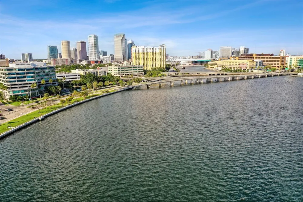 2413 BAYSHORE BOULEVARD #1904 Tampa, FL 33629