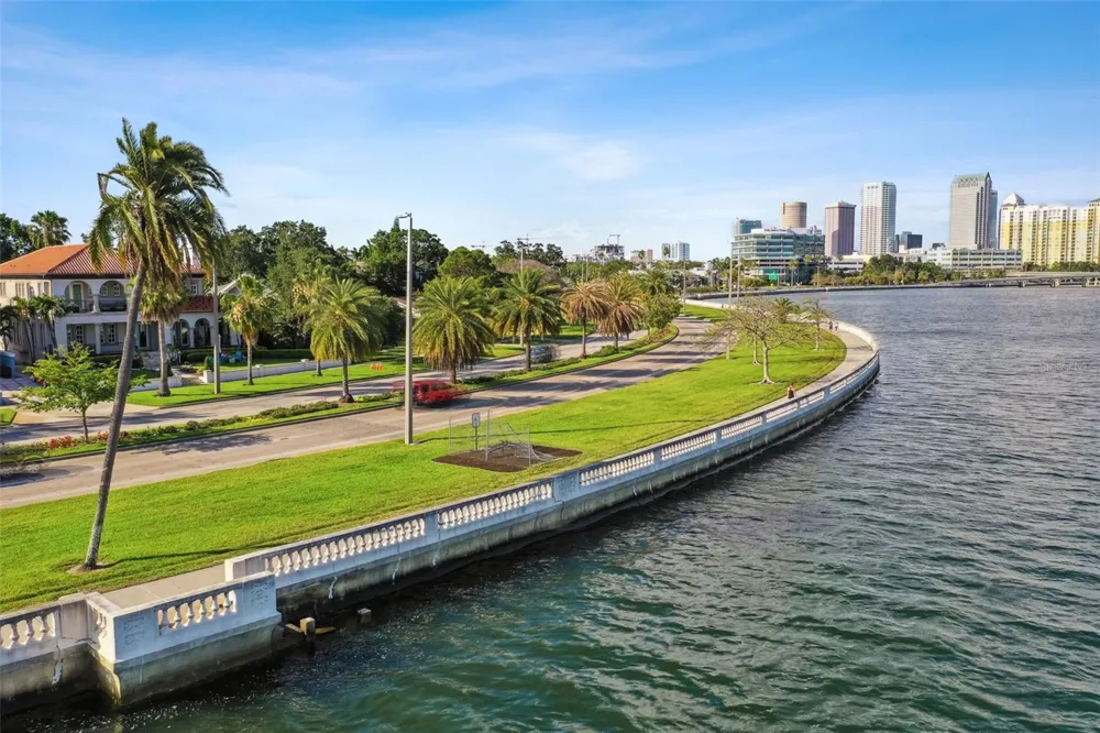 2413 BAYSHORE BOULEVARD #1904 Tampa, FL 33629
