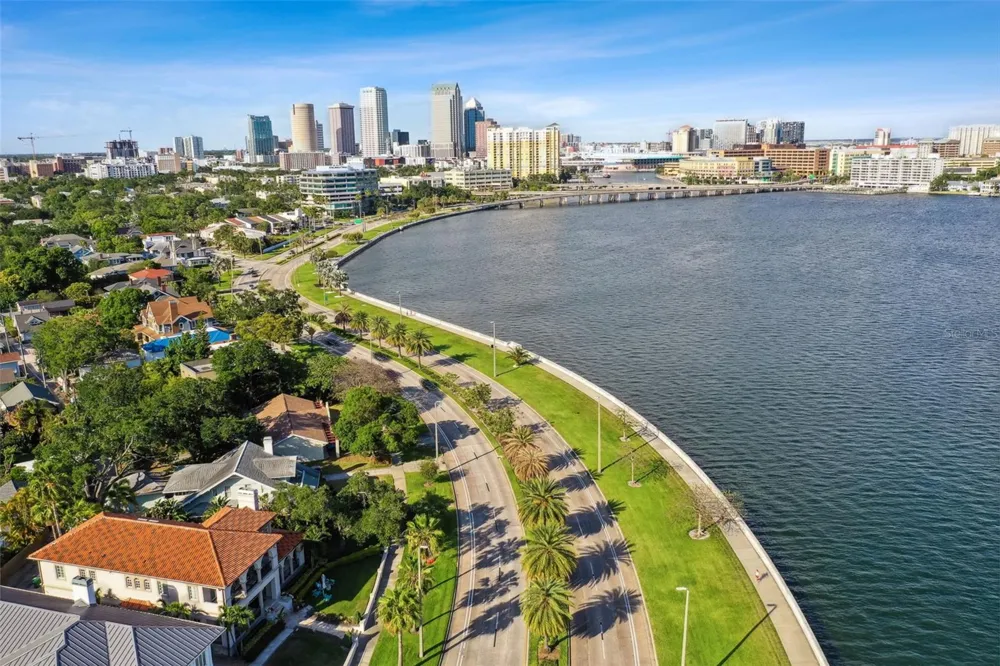 2413 BAYSHORE BOULEVARD #1904 Tampa, FL 33629